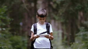 Viaje del Explorador perdido: El niño: video de stock (totalmente libre de regalías) 1107793159 | Shutterstock