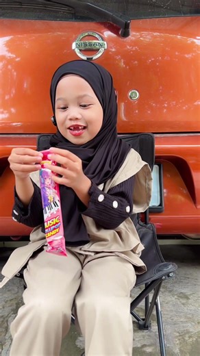 Shaqueena eats viral music candy 😱😍 #shortvideo #subscribe #shorts