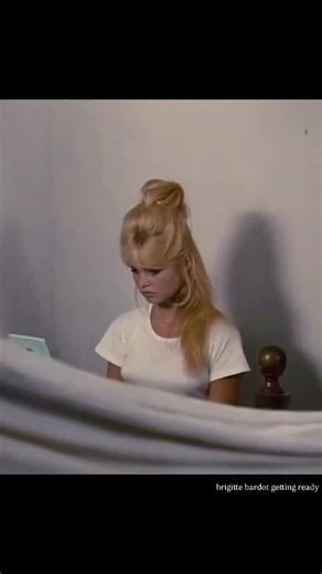 The Bardot updo! Obsessed with this! So effortless!! ❣️ • @mossy.vibes brigitte bardot getting ready #mood#hair#sessionstylist#bardot#updo#brigittebardot | Necia's hairstyling