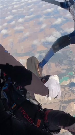 🌀MatriX MFS Monday🌀 Mixed Formation Skydiving has been an official USPA event for 11 years now. But 2-way style free flying has been around a few decades. This is ‘only’ our 5th year training as an MFS team, but all three of us on MatriX have been skydiving for well over 20 years now. Why are we sharing this? Because we know that no matter how long you’ve been skydiving, it’s not too late to dive into something new and see where it takes you! Life is short — do MFS😅 This skydive: ⭐️ Block 9 -