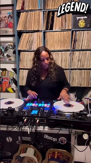 DJ Spinderella Gettin’ Down on the Turntables! Classic Hip Hop Live!