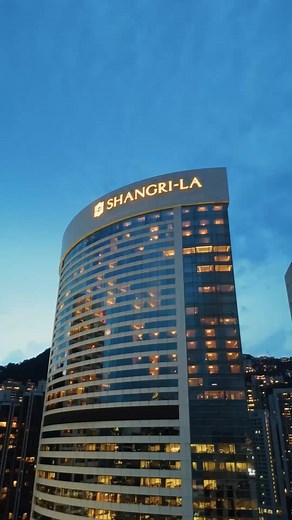 Island Shangri-La, a bold new vision of modern Asian luxury in the heart of Hong Kong. All rooms and suites open up sweeping views overlooking the city, the Peak or Victoria Harbour. Housing 2 award-winning Michelin restaurants, Island Shangri-La serves up an eclectic blend of dining options. At YUN WELLNESS, an urban oasis, you can experience state-of-the-art pool and gym and an array of regenerating and replenishing treatments by international luxury brands. Whatever your travel style, Island