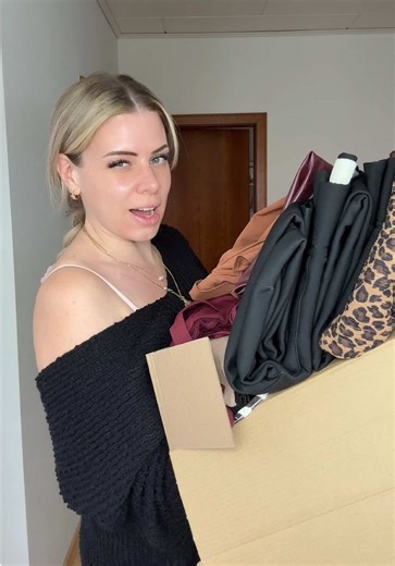 ✨ Geschenk an meine Community! Ich möchte mich bei euch bedanken und jemandem von euch eine ganz besondere Freude machen 💛 So könnt ihr teilnehmen: • Ihr seid Teil meiner Community 🤍 • Liked meine letzten drei Videos 👍 • Kommentieren ist freiwillig – hilft mir aber bei der Auswahl ✨ Teilnahmebedingungen: • Teilnahme ab 18 Jahren • Nur innerhalb Deutschlands 🇩🇪 • Teilnahme bis 07.04.2026, 23:59 Uhr Wichtige Hinweise: • Die Auswahl erfolgt persönlich durch mich (kein Zufallsgenerator) • Ich k