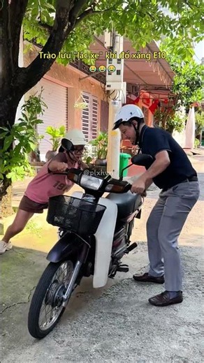 The "car-shaking" trend after refueling with E10 gasoline 😂 #news #E10gas #entertainment #shorts