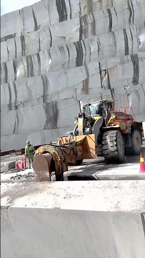 Granite Quarry: Controlled Separation of a Granite Block Using a Loader