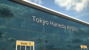 clip-1072639271-commercial-plane-take-off-reflecting-windows-tokyo