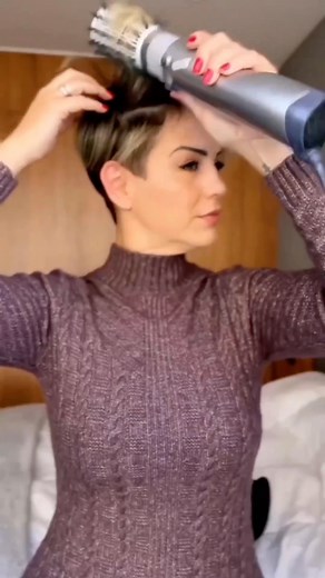 Burclar ✨ on Instagram: "Hava üflemeli saç düzleştirici tarak.. Sayfanın biografi (hakkında) kısmındakı linke tıklayarak ürüne ulaşabilirsiniz.."