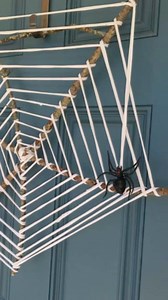 Fast Halloween Wreath. This wreath cost next to nothing! Its a great affordable Halloween decoration 🕸🕷 see how to make the t-shirt yarn in the related video #diyhalloweendecor #halloweenwreath #halloweentok #tshirtyarn #halloweencrafting | Construction Paper Crafts for Kids