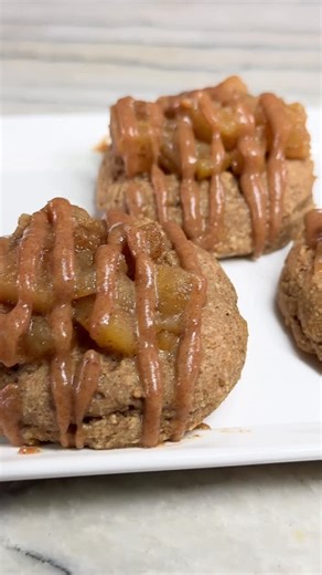 Javant’s Healthy Vegan Recipes on Instagram: "RECIPE ⬇️ Mini Apple Cakes ✨This one is just in time for the New Year! I’ve found that for many people having healthy dessert options makes staying consistent so much easier. When you know you have something sweet that still aligns with your goals, it makes the whole process feel way more sustainable.🌱 🍰 That’s why my new cookbook, Make Your Own, has a full dessert section—everything is vegan, gluten-free, oil-free, and made without refined sugar. 