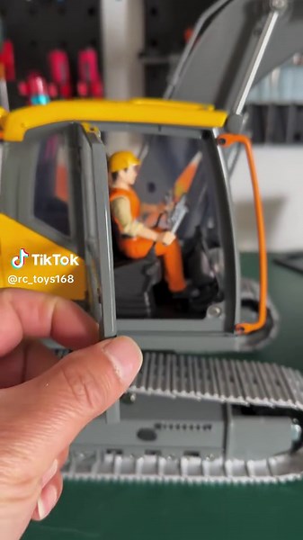 What do you think the livery of this remote control van looks like?#trucktoy #mini #interesting #remotecontrol #models #rctoy