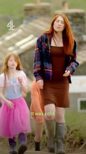 Amanda Owen on Instagram: "It’s been a seriously busy day so here’s the reminder that it’s Monday and Our Farm Next Door is on tonight.  You’ll find us all  @ravanelly_123 @reubenowen74 @milesowen86 on More4 at 9pm.  Also repeated at some ungodly hour for you night owls 黎 and available to stream on All4   ️  #yorkshire #ourfarmnextdoor #more4 #tv #countryside #outdoors"