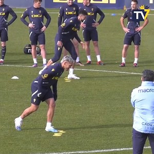 41K views · 532 reactions | ⚽Idée exercice vitesse agilité ⚡️SUPER PROMO ▶  Coachs : besoin d’idées d’exercices physiques pour varier vos entraînements ? Tous nos guides, PDF et packs d’exercices sont en promotion jusqu’au 14 avril 2025, avec des réductions allant jusqu’à -70 % (jeunes et séniors) !  Cliquez ici pour en savoir plus : https://preparationphysiquefootball-shop.com/collections/idees-dexercices | Préparation Physique Football | Facebook