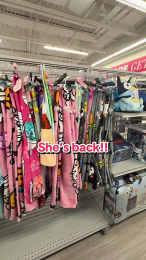 Hello Kitty Blanket Unboxing and Review