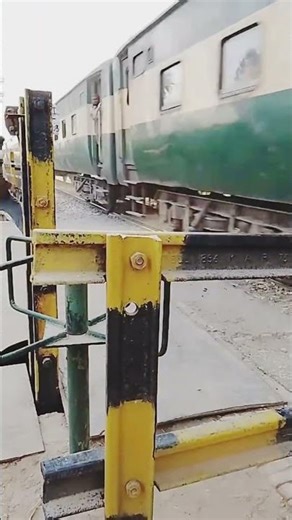 🚉♨️slow speed train passing pure track sound check 🚏