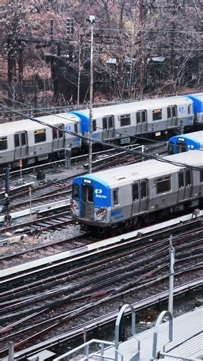 PATH WTC Bound Train West Uf JSQ