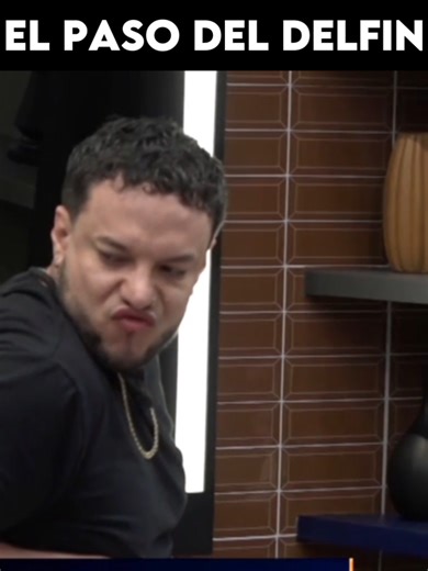 Lorenzo mostrando su famoso paso del #Delfin #LosDestinados #ClauZo🎤👱‍♀️ #viralvideo #LorenzoMendez @¿Apostarías por mí? @Claudia 💁‍♀️