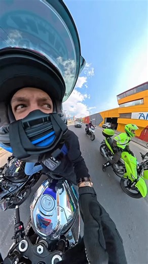 Julian valencia. on Instagram: "Severo delirio de persecución y creo que nunca nos habían ignorado tanto en la vida🤣 @sancruz29 #reels #humor #moto #bike #bikelife"