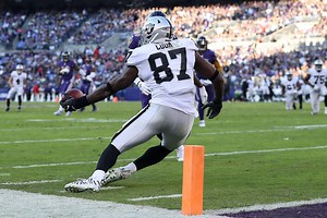 Raiders tight end Jared Cook a constant for QB Derek Carr