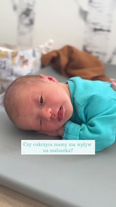 Dziecko, którego matka chorowała na cukrzycę ciążową, powinno być obserwowane zarówno w aspekcie jego zdrowia, jak i rozwoju. 👶 Noworodek powinien zostać dokładnie zbadany, dodatkowo przez ok dobę powinny być monitorowane wartości glikemii. Badania w kolejnych tygodniach, miesiącach i latach życia dziecka są często standardowe: ➡️ Każde dziecko powinno być poddawane regularnym badaniom lekarskim, tak zwanym bilansom. Szczególną uwagę należy na to zwrócić u niemowlęcia i w okresie wczesnego dzie