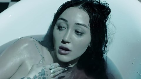 Noah Cyrus' Stunning Transformation Is Turning Heads