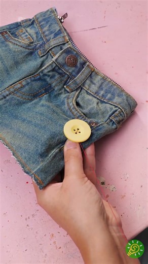 Cartera DIY hecha con unos viejos vaqueros 👖