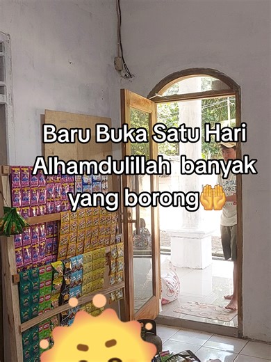 Usaha Sembako Laris Manis Hari Pertama