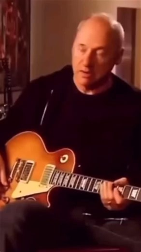 Lord Rare Rock on Instagram: "THE WIZARD REVEALS HIS SECRETS - Mark Knopfler demonstrates his unique approach to the legendary “Money for Nothing riff,” blending fingerpicking, clawhammer, and frailing techniques effortlessly. Whether on electric or acoustic guitars, Knopfler’s playing reflects a deep mastery of folk, rock, and blues traditions. His evolution as a guitarist took a significant turn in the mid-‘70s while playing with Café Racers, the pre-Dire Straits outfit where his signature sou