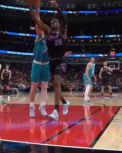 2.3M views · 12K reactions | LaMelo Ball and Jalen Smith had a head-to-head collision. LaMelo stayed in the game while Jalen headed back to the locker room. | NBA on ESPN | Facebook