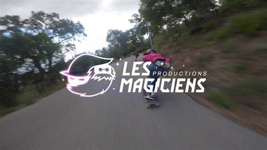 Descente en Skateboard sur Route Étroit