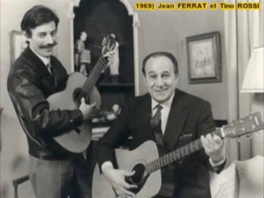 Jean Ferrat -- L'idole à papa (1969) Paroles, musiques Jean Ferrat Il y avait deux clans dans la famille Du temps où j'étais un mouflet Tino Rossi faisait pâmer les filles Et tous les garçons rigolaient Et je me dis qu'aujourd'hui même C'est peut-être pareil pour moi Les unes rêvent en murmurant je t'aime Les autres ricanent tout bas Tu peux m'ouvrir cent fois les bras C'est toujours la première fois Tu peux m'ouvrir cent fois les bras C'est toujours la première fois Evidemment, après trente ans