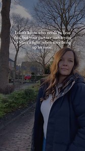 ❗️How to STOP getting defensive👇🏻 Whenever your partner brings up an issue, it’s not to upset you—it’s because they care about you and the health of your relationship. If you often get defensive when your partner expresses a need or concern, it’s a sign of a deeper issue that needs to be addressed. 💡The good news? Defensiveness is something you can overcome! I’ll show you how in my best-selling guide, The Couples Communication Handbook. 🔥Comment GUIDE for the link. . . . #defensive #defensiv