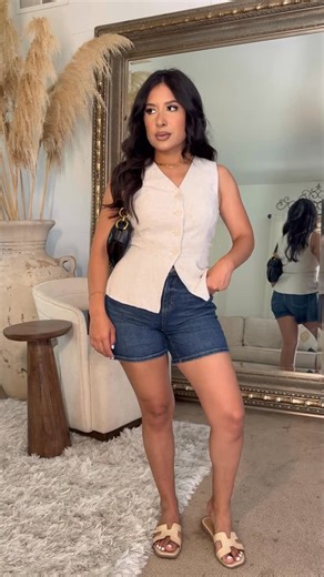 Evelynn Fashion Inspo on Instagram: "Shop the New Effortless Simple Sizing Bra available at Kohl’s The new Vanity Fair Lingerie Effortless Simple Sizing Bra has a pretty lace detail that lies seamlessly under any top, and has the perfect comfort and support. Choosing a bra has never been easier! Link in bio! @kohls @shopvanityfair #kohlsfinds #kohlspartner #VanityFairLingeriePartner"