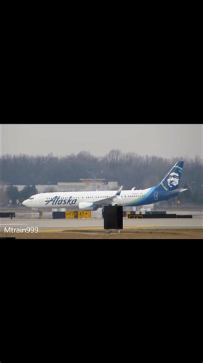 Stunning Takeoff with Alaska Airlines