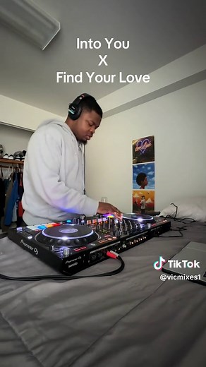 Ariana Grande x Drake Mashup: Into You and Find Your Love