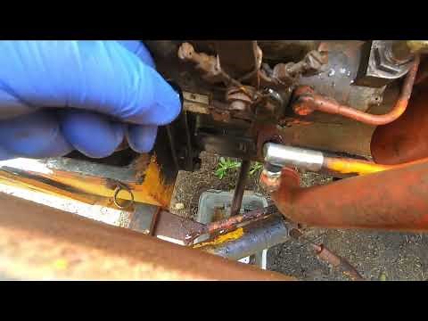 1968 CASE 580CK TRACTOR: REMOVING THE INJECTION PUMP
