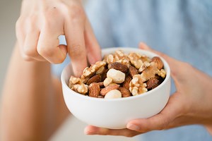 10 surprising health benefits of eating nuts every day