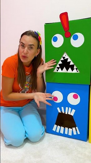 Baby Alice and Mom learn colors with boxes