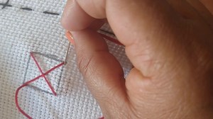 9.4K views · 389 reactions | Puntada para bordar cuadros paso paso en un pequeño video 殺殺 | Servilletas Alelia | Facebook