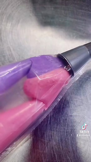 💗💜 #macarons I make the Italian method 👌🏼 #macaronsprocess #macaronage #macarontutorial #ringaroundtherosie #jensbakeshop #lilchefjen #fyp #fy