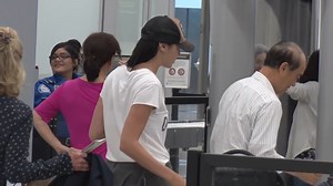 Wonder Woman Gal Gadot Shows Flawless Skin While Make Up Free | Gal Gadot Fans