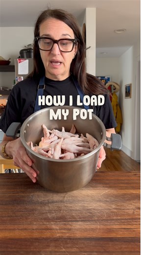 Sarah Gavigan on Instagram: "How I load my pot for a raw bone chicken stock (Chintan or Tang). If you are looking for more info on how to up your stock & broth game, click my link in bio. Substack & and ebook with frameworks, recipes, deep dives and the science to help you make the absolute best stock for YOU."