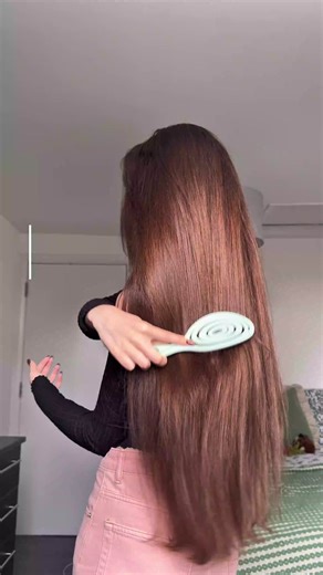 When androgenic alopecia has you losing confidence, generic solutions don’t cut it. Our tailored, doctor‑led topical plan blocks DHT at the root, nurtures your scalp, and helps regrow denser hair—with zero pills. See visible changes in just weeks. 150‑day money‑back guarantee included. "Amazing and the best. I have double the hair on my head in a years time. Never thought It could be possible at all!" Vera. 5* Review on Trustpilot "This works. Delivered on time, discrete packaging, but it works.