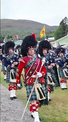 #drummajor leads Ballater #pipeband #march off playing Cabar Feidh at 2025 #braemargathering #shorts