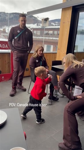 CSI Alberta on Instagram: "We interrupt our regularly scheduled programming to bring you Luke’s Olympic Karaoke debut 🎤🎉 . Interruption de notre programmation habituelle pour vous présenter les débuts olympiques de Luke au karaoké 🎤🎉 . 🔁@jocepeterman"