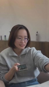 ［ 丸剪短髮 大捲燙 ］ 慵懶的頭髮配上大衣， 完全符合都市的氛圍感。 自然吹乾呈現，無需再拿電棒。 #丸剪創作者 層次表現：三段式結合 矯正目標：改善頭角 扁塌 短髮優點： 🔥洗頭快 🔥吹整快 🔥出門快 🔥修飾扁塌頭型，髮根蓬鬆 🔥變換造型多 可DIY 🔥修飾臉型線條 造型品使用： 保養品 質感軟蠟 慕斯 （取代髮油 更能持久保持光澤） 藥水使用： 日系藥水 品質保濕保證 ❤️護髮不分髮長1500 #歐力真心為你好 #精靈系短髮 #丸剪 #短髮推薦 | 歐力 真心為你好