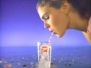 🙌 7 Up Commercial. 1982🇺🇸 🎵Kim Carnes – Bette Davis Eyes (7 Up Mix). follow @concepttalk and @neontalk • neontalk.com | Neon Talk