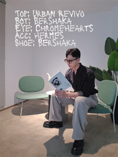 When i was a kid, teachers said read to grow knowledge. When I grew into an adult, I read to take photos. 😅🤣 #fyp #foryou #viral #OOTD #grwm