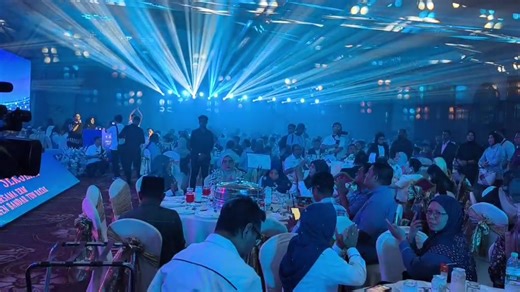 "Program Ceria Ke Sekolah bersama ERM, Parlimen Bandar Tun Razak" Majlis disempurnakan oleh YB Dato’ Seri Dr Wan Azizah Wan Ismail Ahli Parlimen Bandar Tun Razak Hadir sama Datuk Azman Abidin (Setiausaha Politik kepada YAB Perdana Menteri) 4 January 2026 (AHAD) | Suara Keadilan