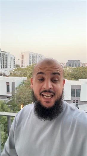 Une location de voiture beaucoup moins chère à Dubaï cache presque toujours quelque chose 🚗 Le prix affiché n’est pas toujours le vrai coût du séjour : caution bloquée longtemps, conditions floues ou frais après restitution. À Dubaï, la différence se voit surtout à la fin du contrat, pas au début. Comprendre comment fonctionne la caution et les dégâts évite la majorité des mauvaises surprises. 👉 Avant de réserver, vérifie toujours les conditions et prépare ton séjour intelligemment. #dubaismal