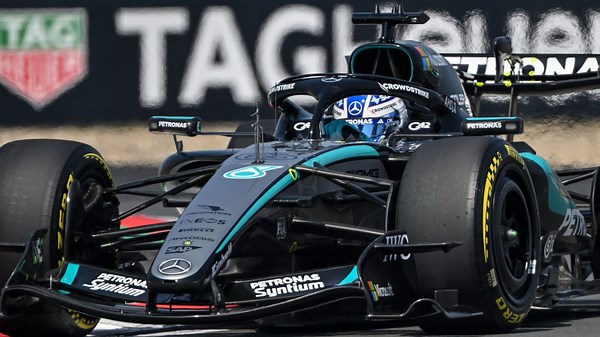 F1 Chine : Russell s’élancera en tête de la première course sprint de la saison, Verstappen 8e - RTBF Actus